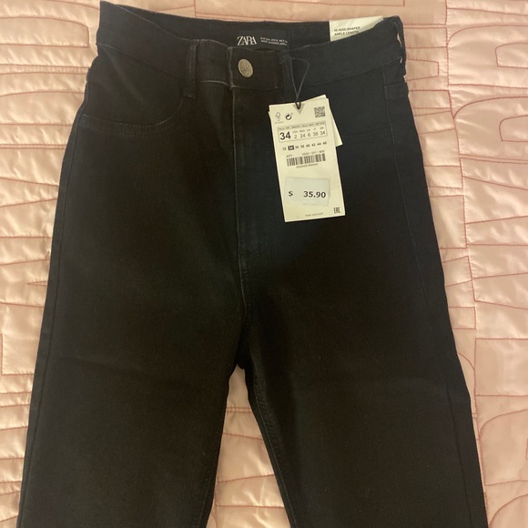 NWT Zara Hi Rise Ripped Jeans - Picture 4 of 6